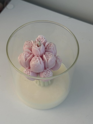 Świeca Tulipan Panna Cotta z maliną